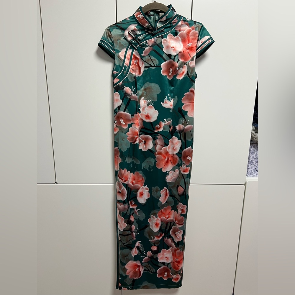 NWOT Floral Green and Pink Silk Cheongsam Dress